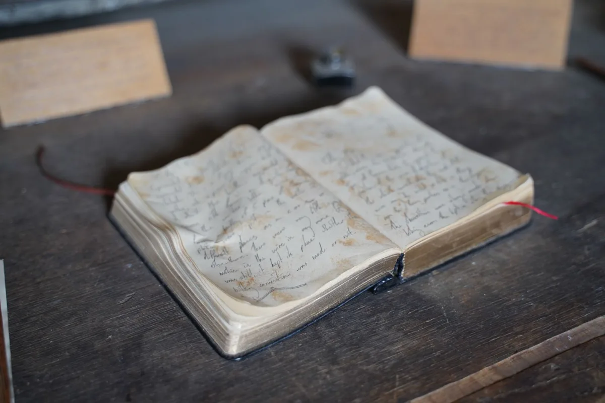 Write a book about my life: memories, photographs and journal to create a memoir